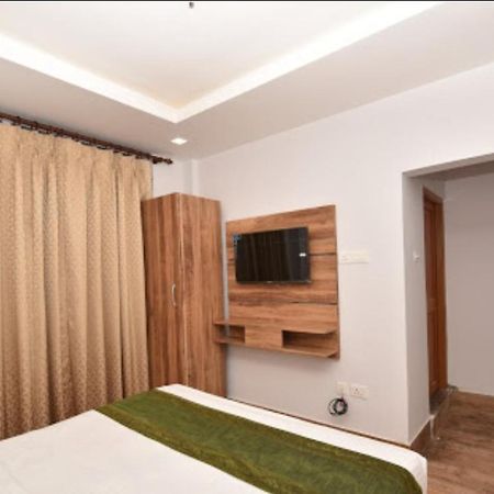 Castle Residency Hotell Shillong Exteriör bild