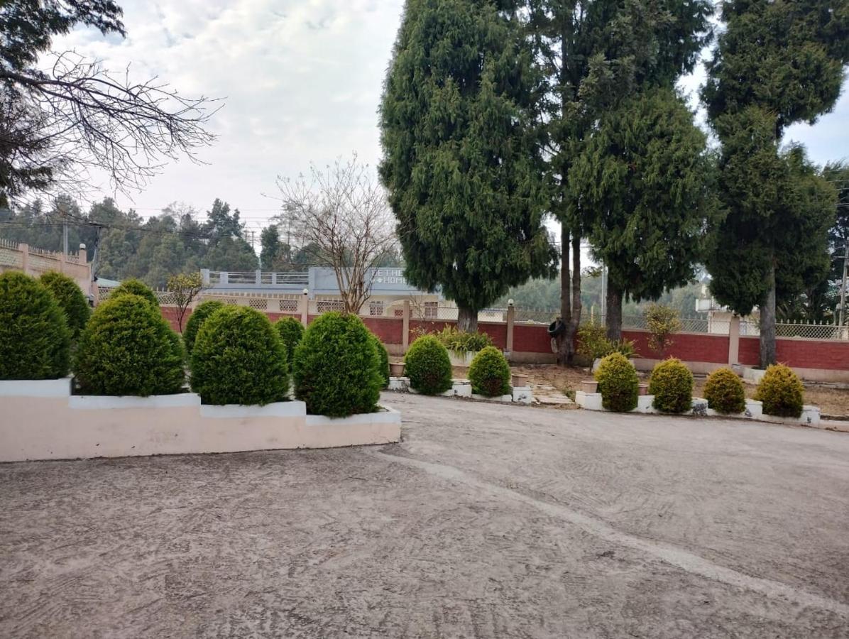 Castle Residency Hotell Shillong Exteriör bild