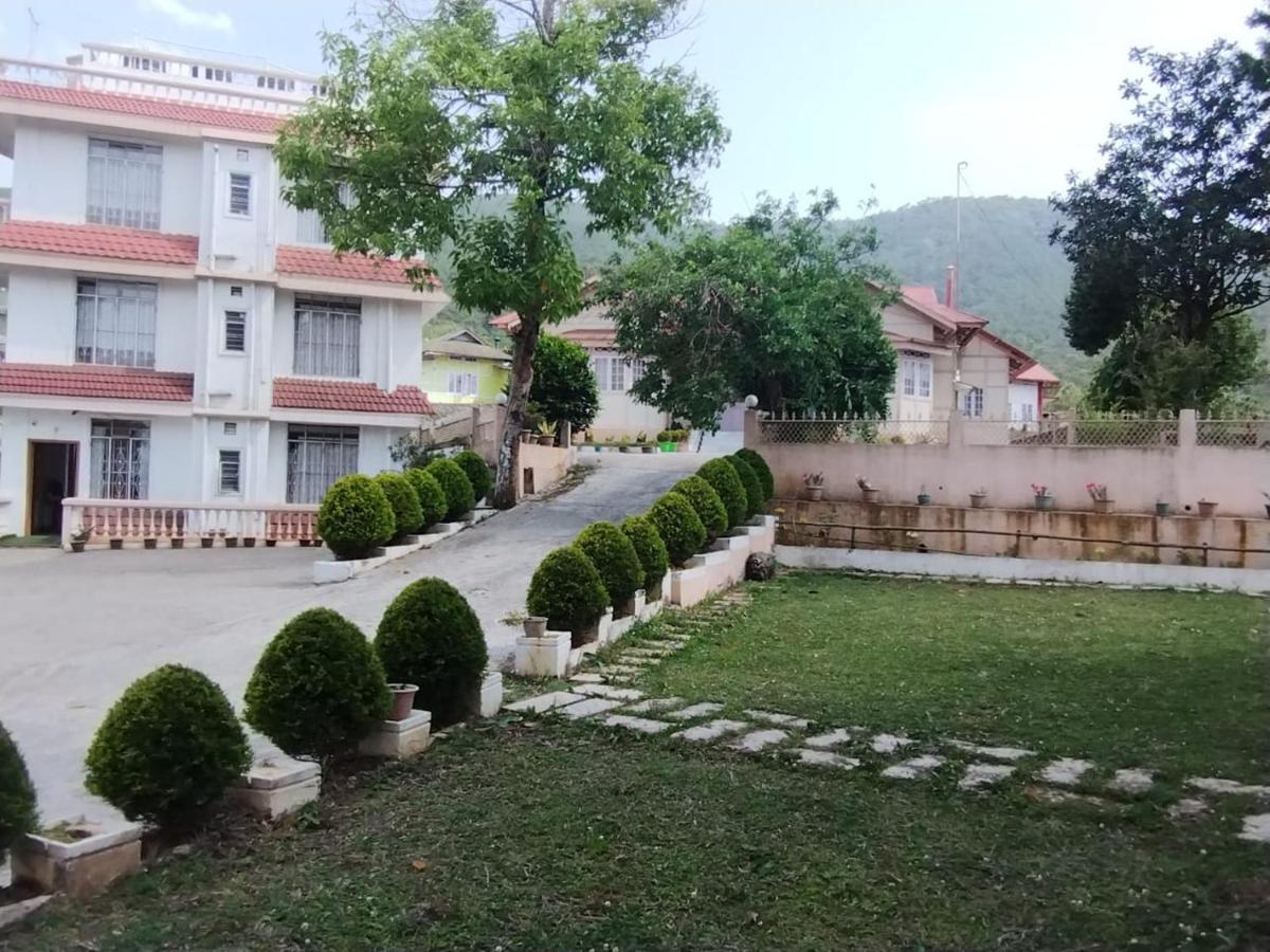 Castle Residency Hotell Shillong Exteriör bild