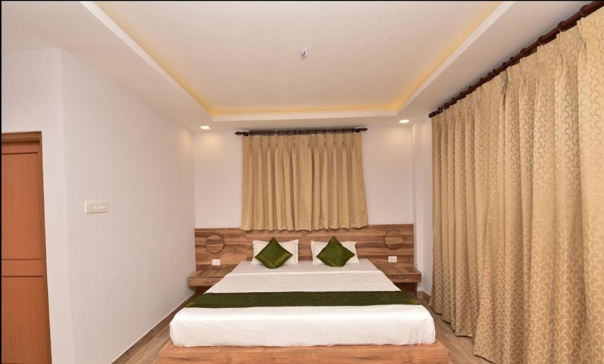 Castle Residency Hotell Shillong Exteriör bild