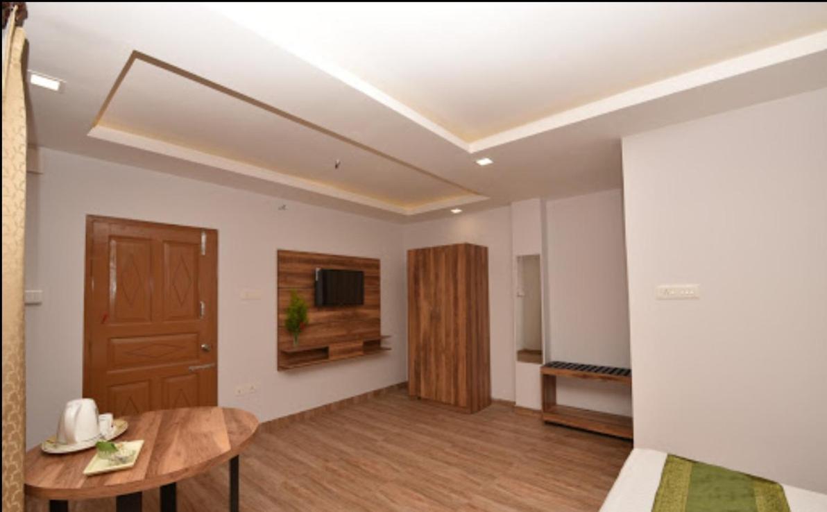 Castle Residency Hotell Shillong Exteriör bild