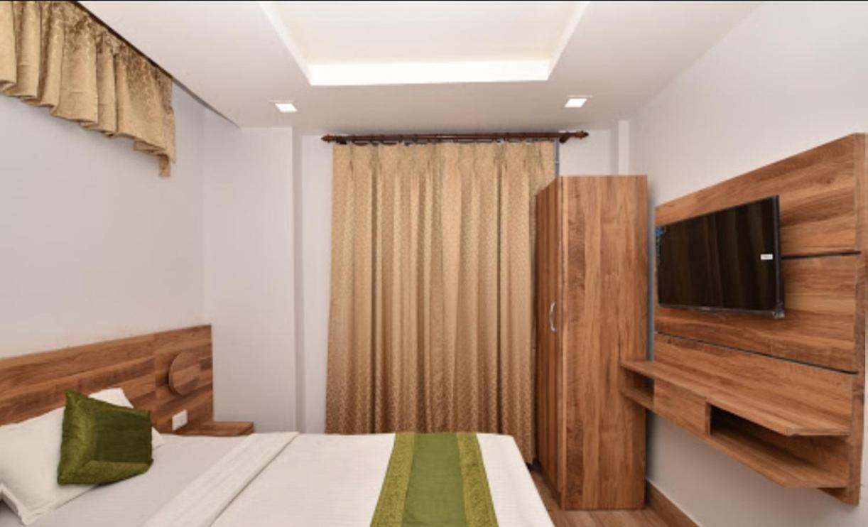 Castle Residency Hotell Shillong Exteriör bild