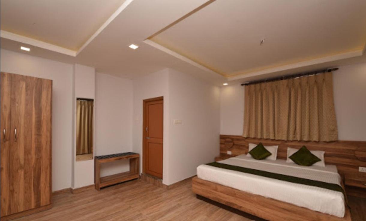 Castle Residency Hotell Shillong Exteriör bild