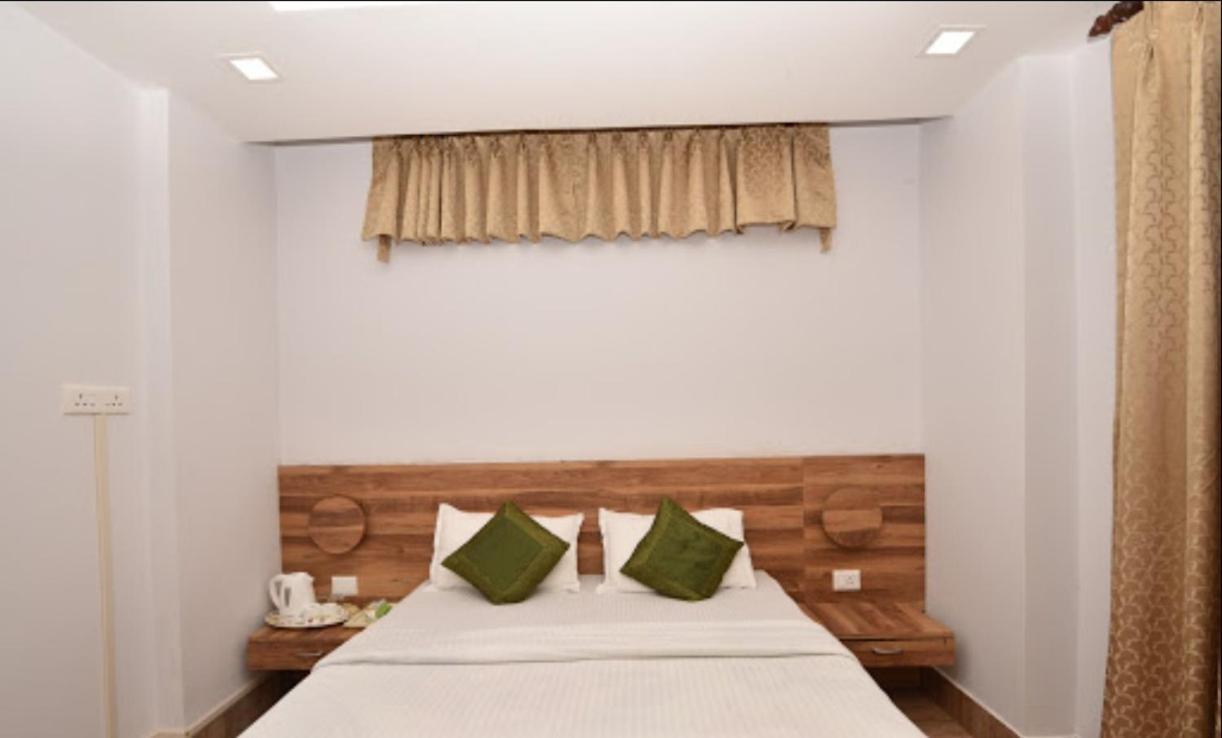 Castle Residency Hotell Shillong Exteriör bild