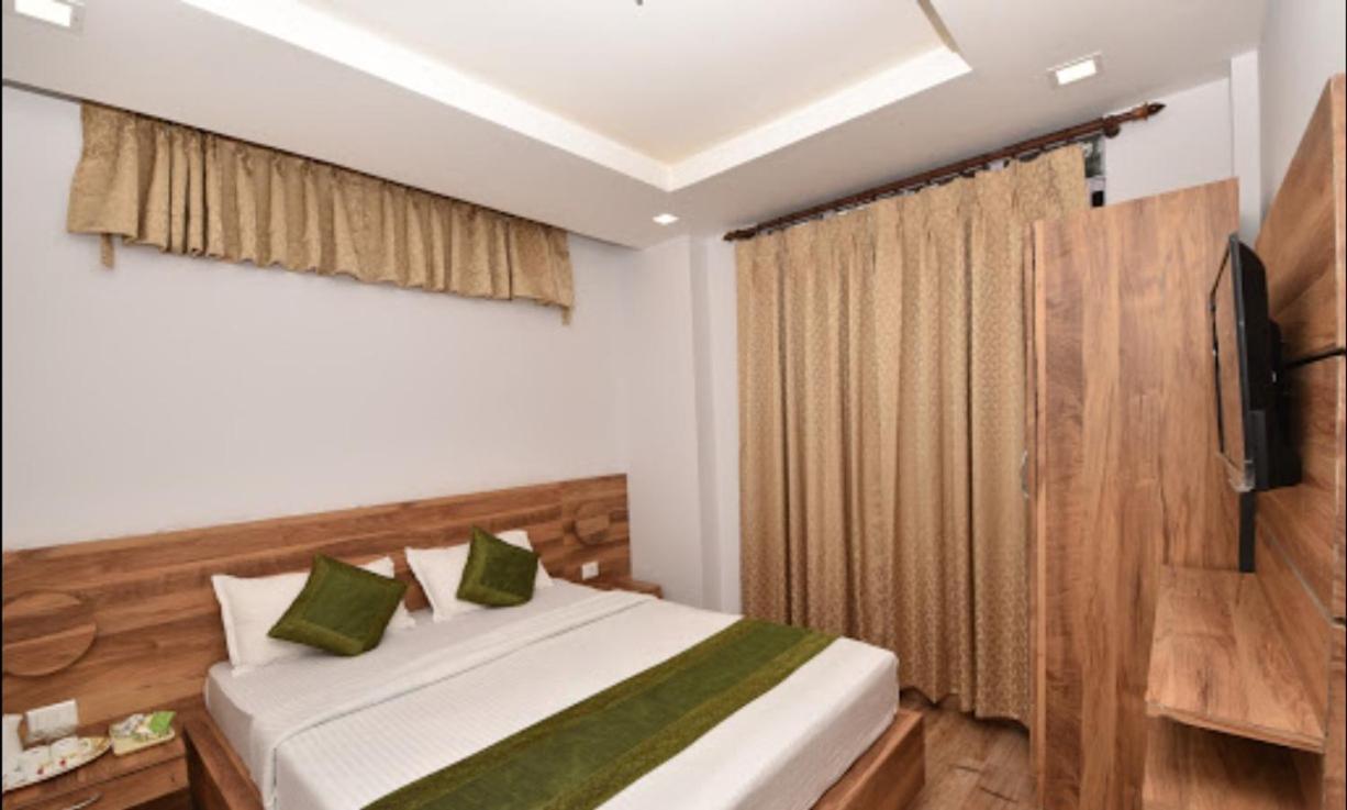 Castle Residency Hotell Shillong Exteriör bild